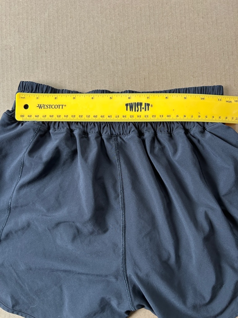 Lululemon Hottie Hot high rise, 4 inch shorts - Picture 3 of 6